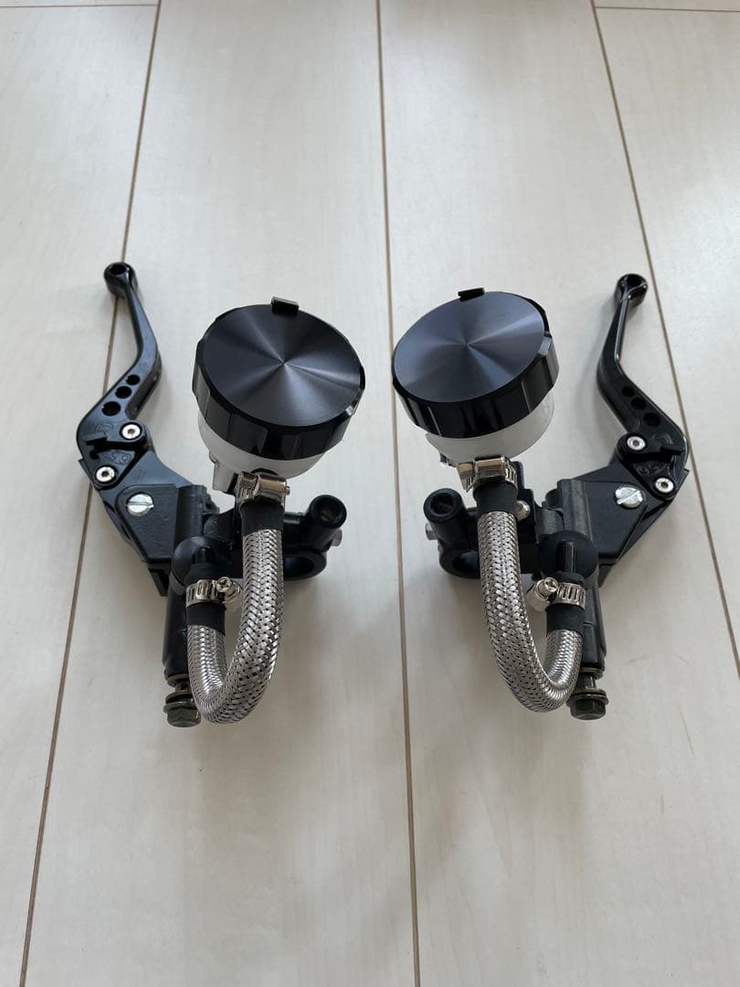 新品　別体タンクブレーキマスターシリンダー　ブラックアルマイトビレッドレバー