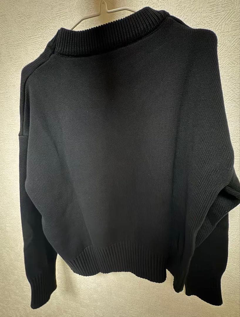 ば*ん様 アミ BIGハート ロゴフェルト メリノウールセーター ブラックレッド