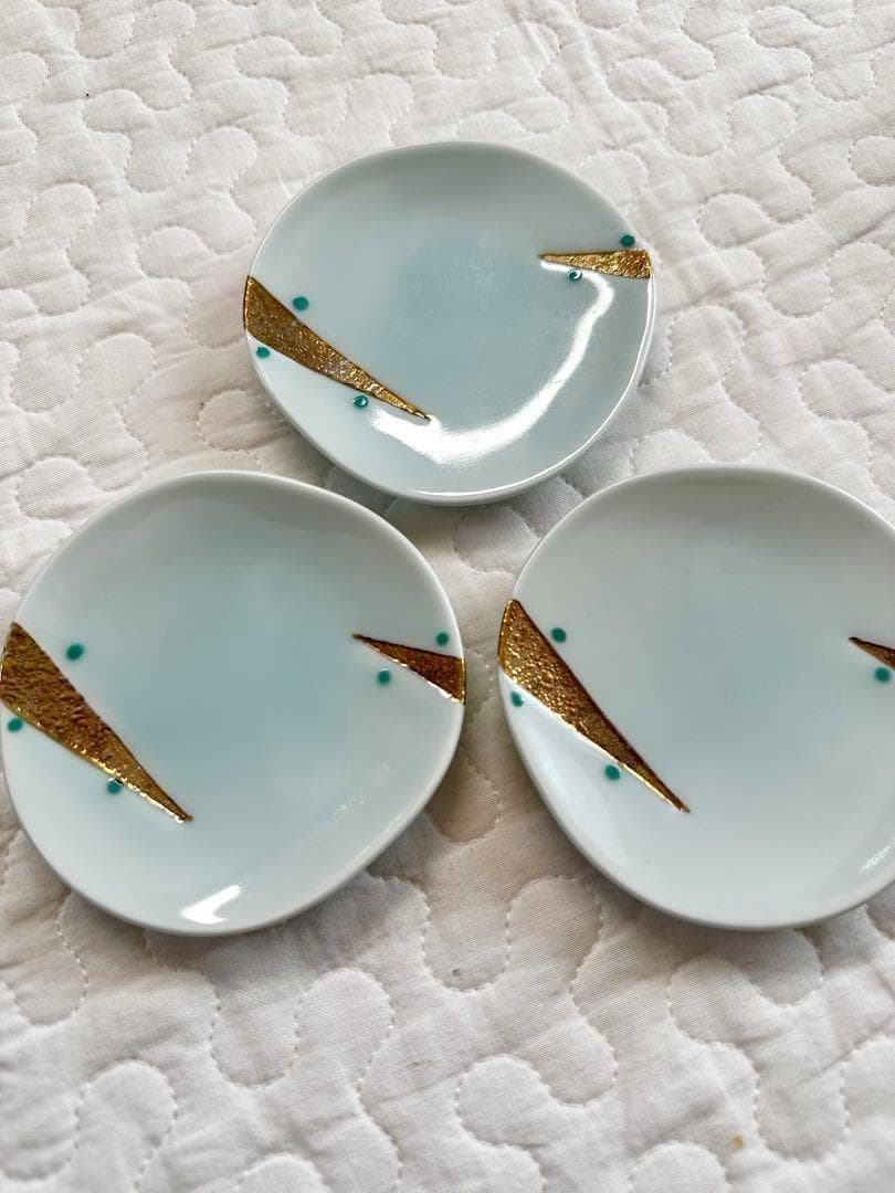 【未使用】有田焼　鴻窯　蓋付き三段重　高台　小皿　金　おせち　お正月