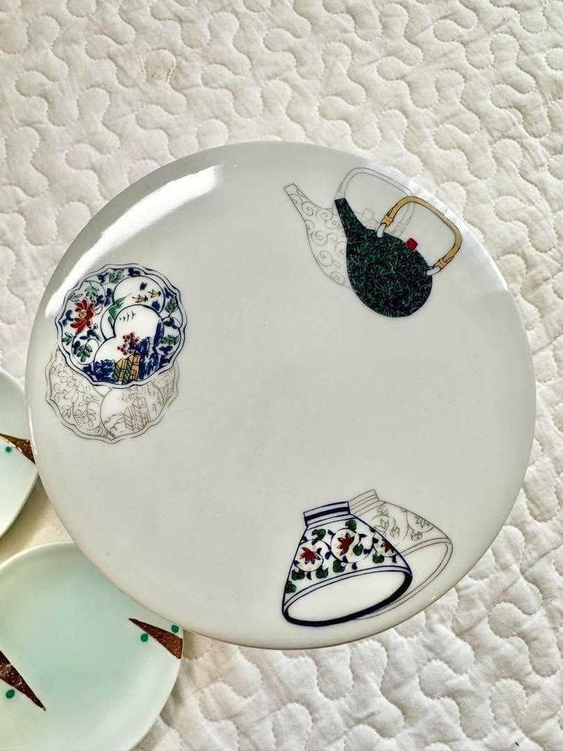 【未使用】有田焼　鴻窯　蓋付き三段重　高台　小皿　金　おせち　お正月