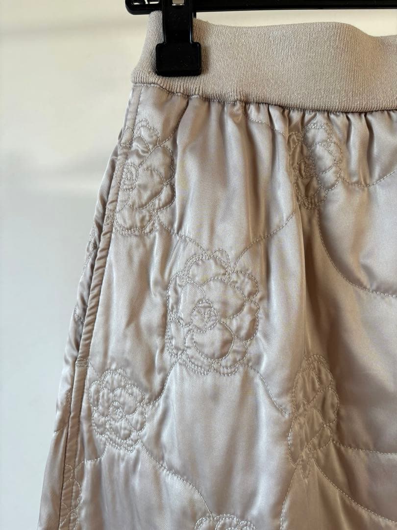 INGEBORG インゲボルグ　刺繍入りキルティングフレアスカート ベージュ