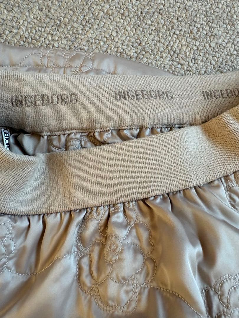 INGEBORG インゲボルグ　刺繍入りキルティングフレアスカート ベージュ