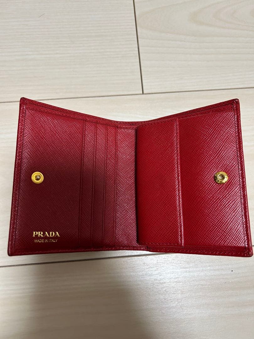 【週末限定価格】 PRADA 二つ折り財布 レッド