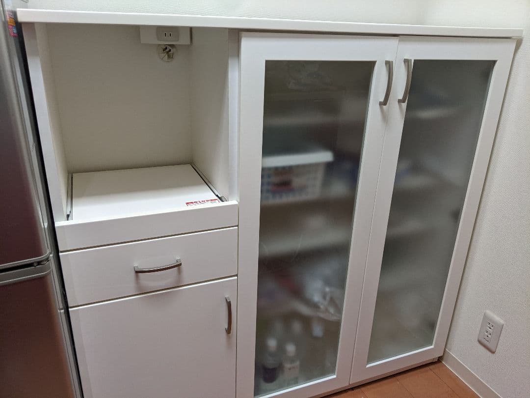 ニトリ　キッチンカウンター　食器棚