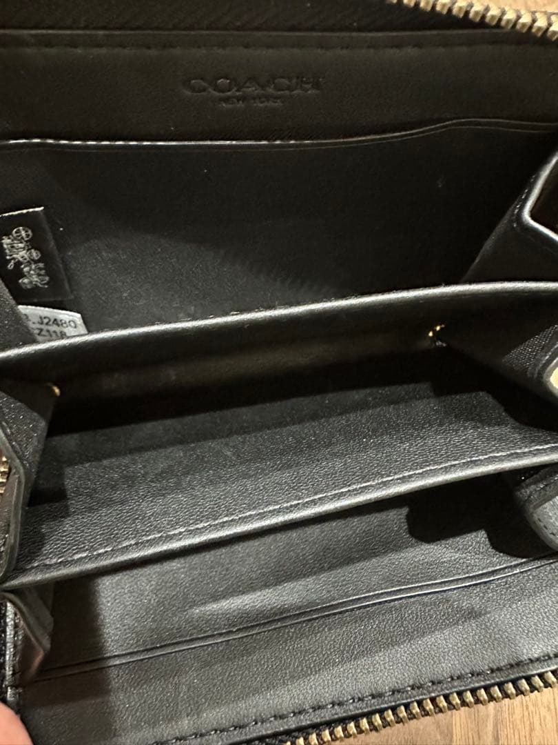 COACH 黒 レザー ケース 恐竜刺繍　本日最終価格⭐︎＾＾