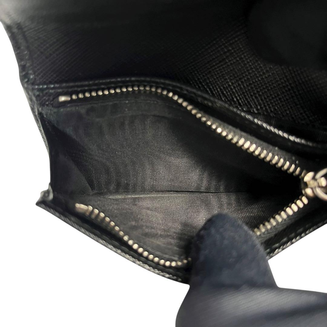 希少✨プラダ 二つ折り財布 三角ロゴ サフィアーノレザー ブラック 黒