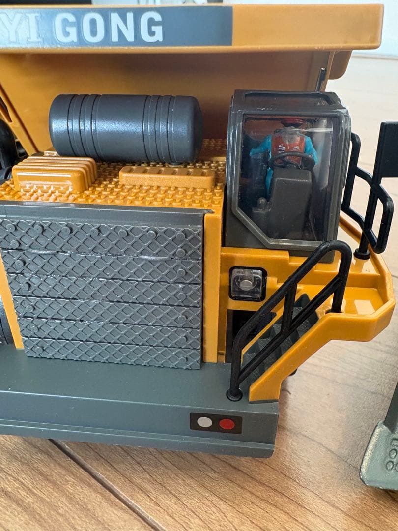 【Akeleo】 働く車、ラジコンカー、砂遊び、LEDライト、子供向け