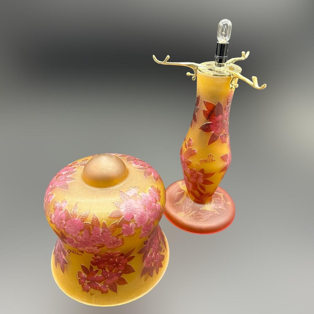 エミールガレ　 二灯ランプ 　林檎紋　カメオ彫り　被せガラス　高さ50ｃｍ