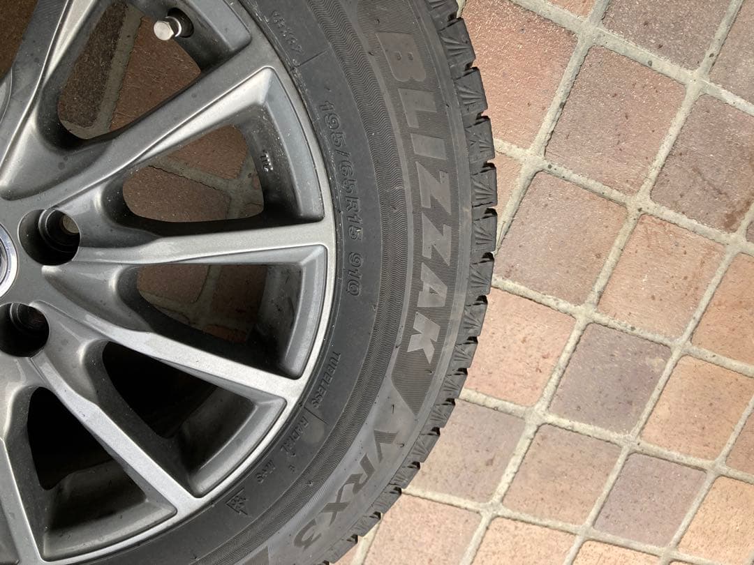 2023年製 ￼￼ブリヂストンブリザック 195/65/R 15 スタッドレス