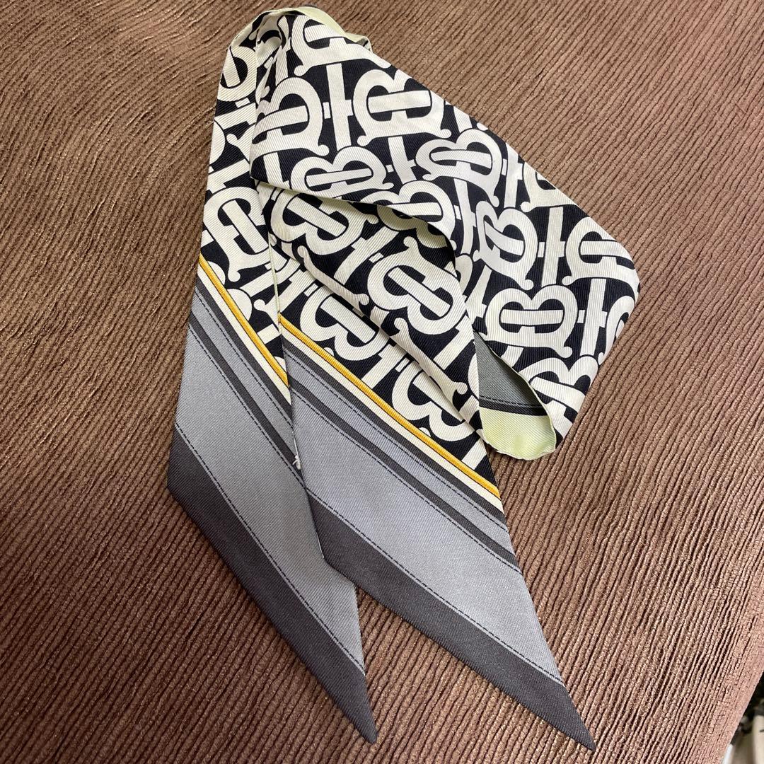 BURBERRY シルクスカーフ ロゴプリント