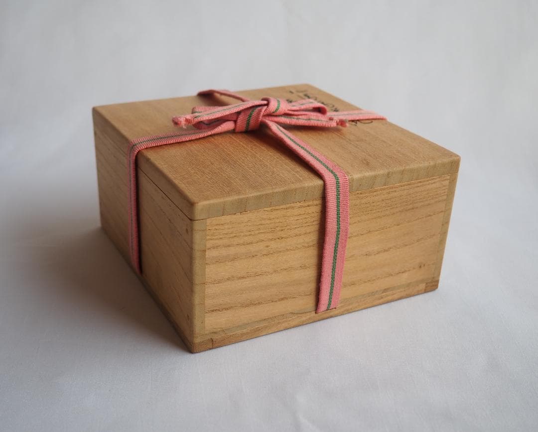 16代永樂善五郎造『仁清写草花平茶碗』 (共箱)　千家十職