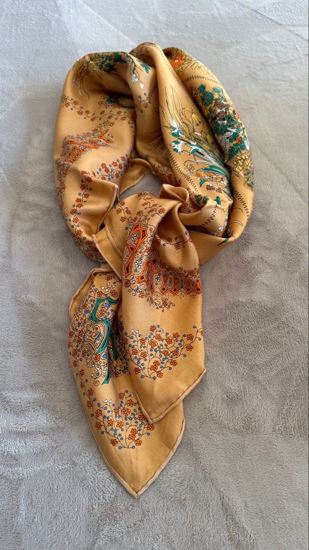 素敵！マニプリ　シルクスカーフ オレンジベージュ 88cm ストール 大判