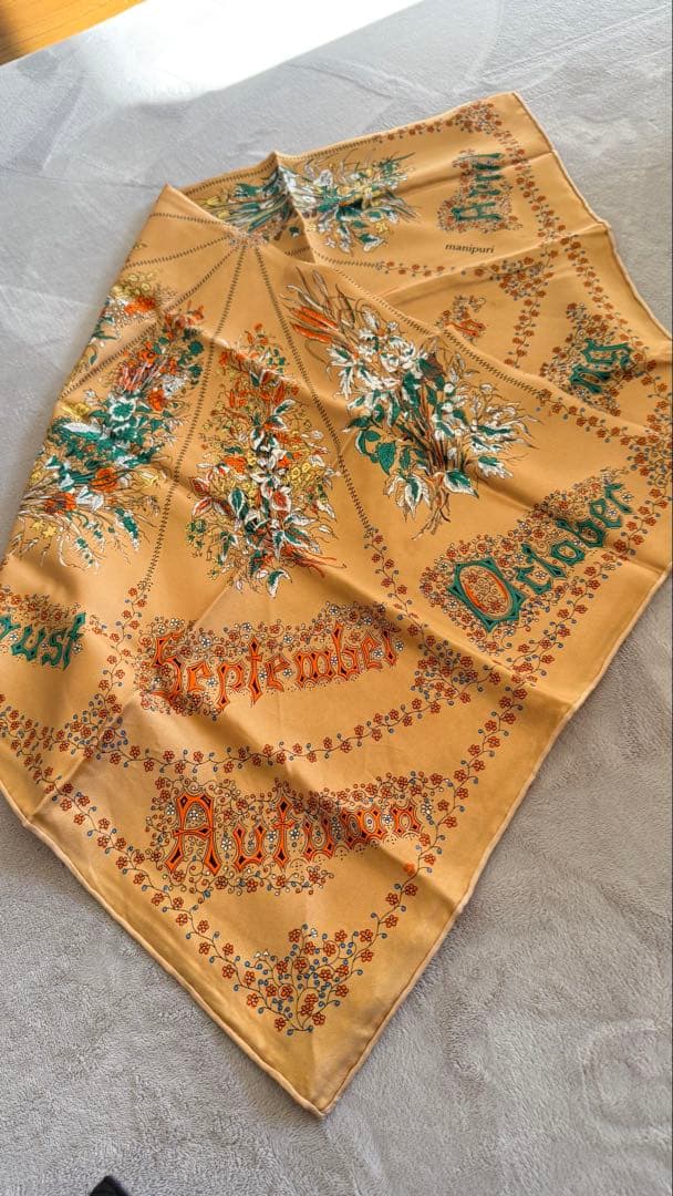 素敵！マニプリ　シルクスカーフ オレンジベージュ 88cm ストール 大判