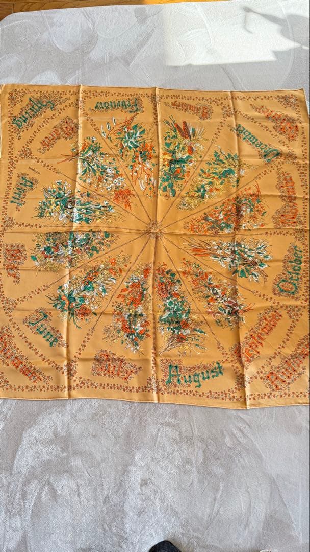 素敵！マニプリ　シルクスカーフ オレンジベージュ 88cm ストール 大判