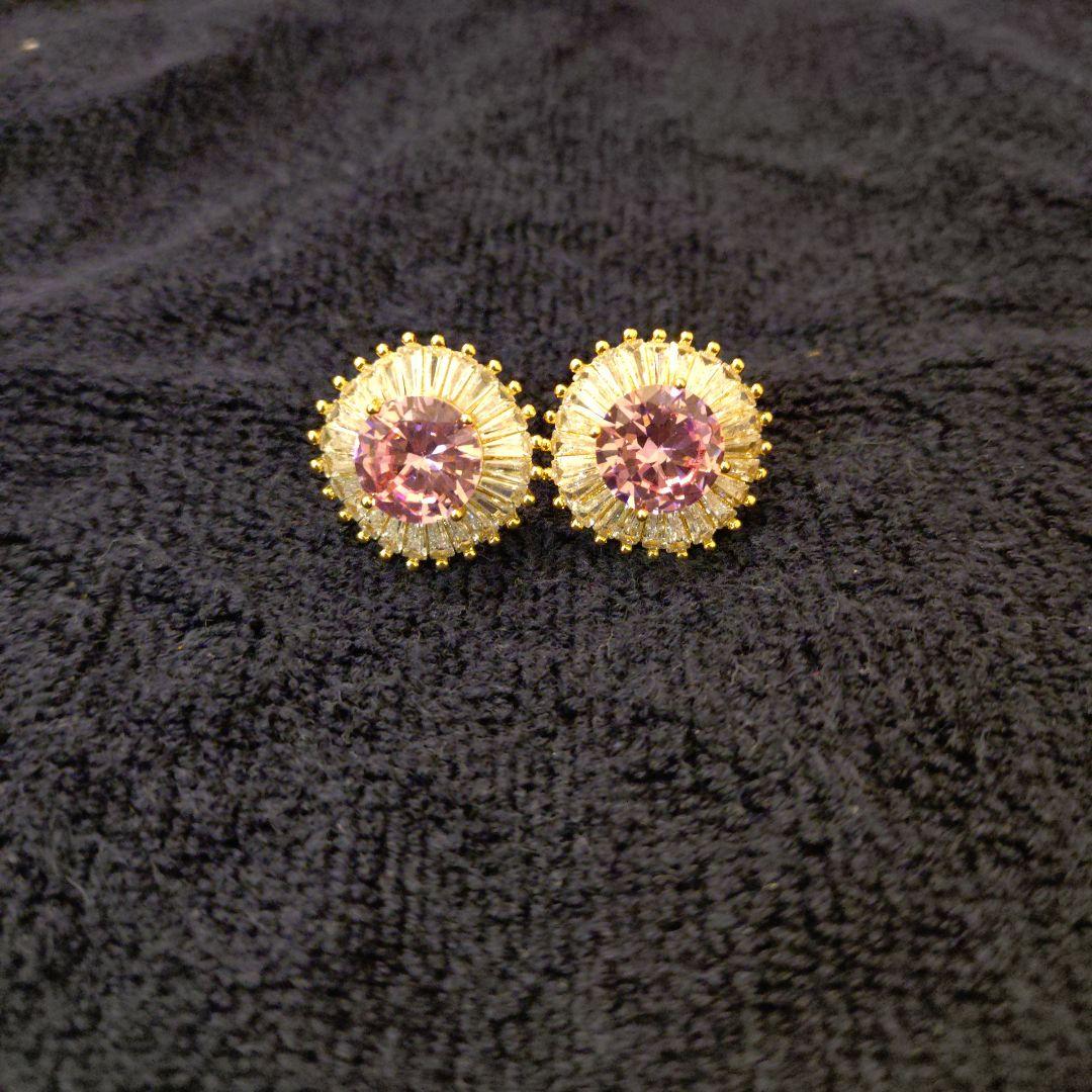 ピンクストーン ラウンド型ピアス ケース付き