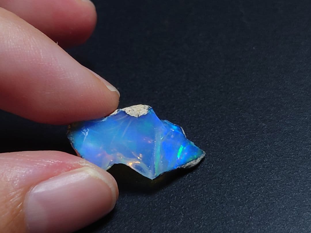 プレシャスオパール 原石 多色　ジュエリー　グレード　エチオピア　鉱物