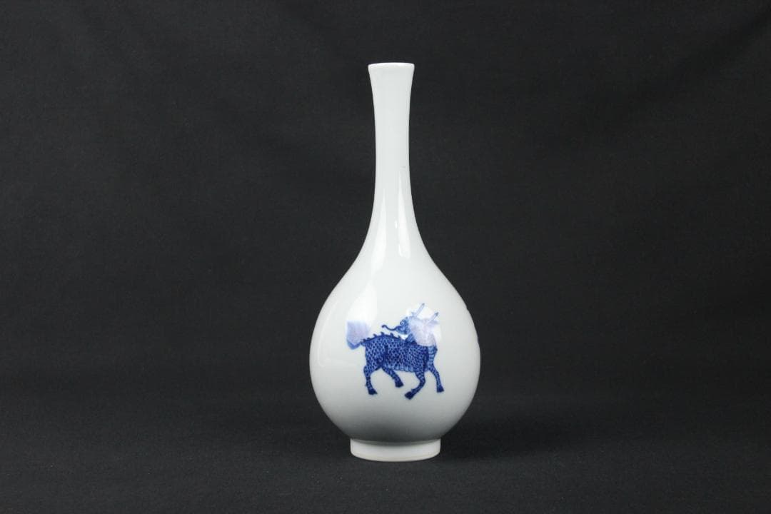 青花　龍鳳麒麟図　大清康熙年製　細密描絵　白磁花瓶　中国 陶磁器　Eo21-26