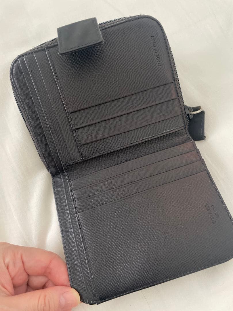 値下げ　PRADA ブラック 二つ折り財布