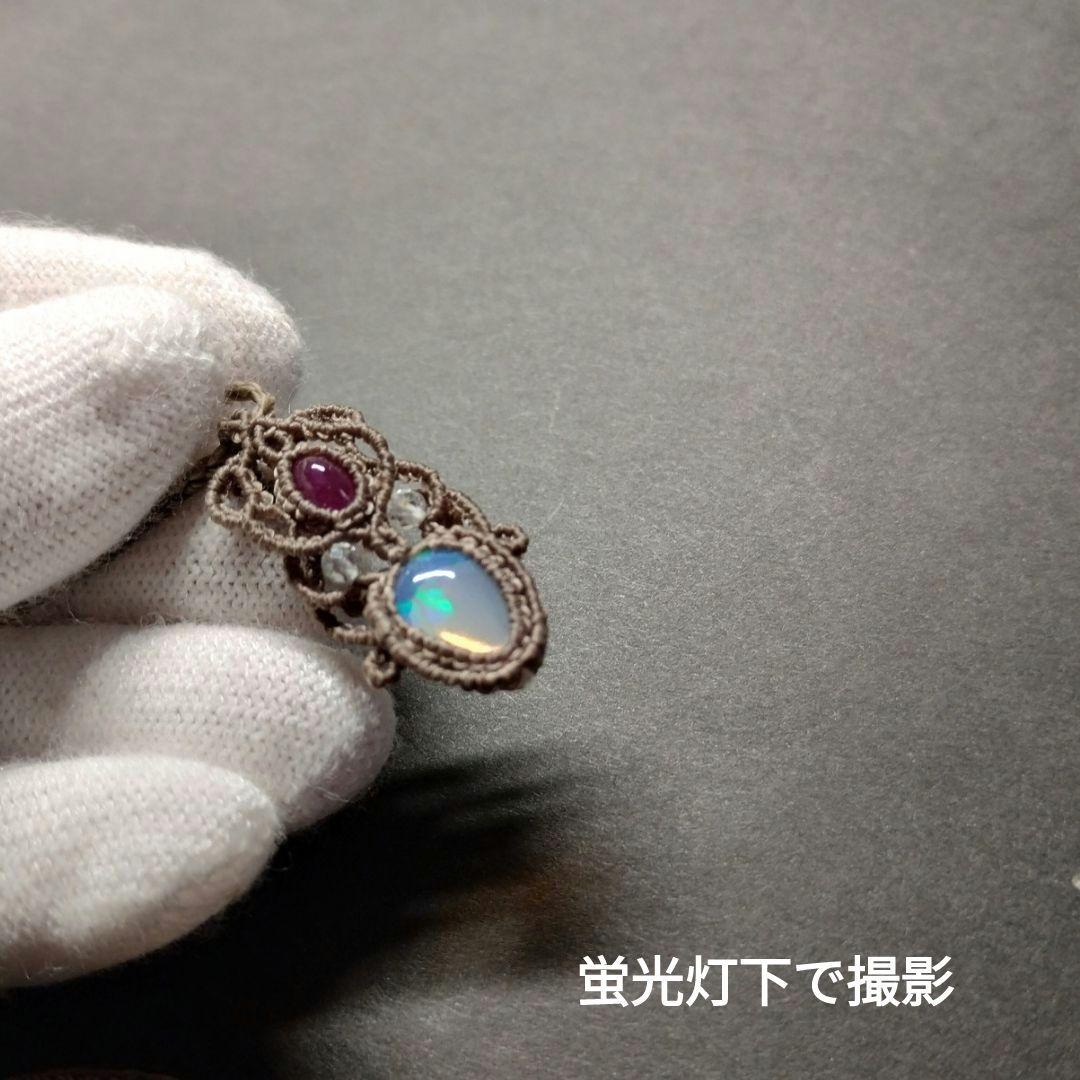 オパール&ルビーのマクラメ編みネックレス　ペンダント　天然石