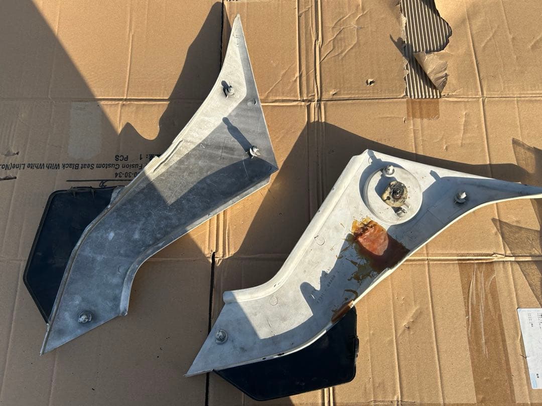 gsx750s カタナ　3型　サイドカウル　新品チョークダイヤル付