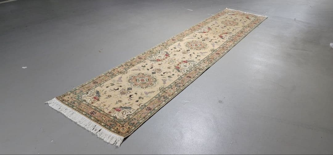 ペルシャ絨毯100%手織天然素シルクウールタブリーズ産本物サイズ420×93cm