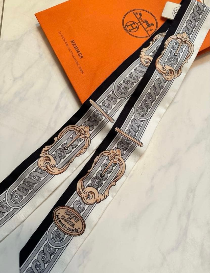 新品タグ付き　激レア　HERMESツイリー　ブリッドドゥクール法廷の勒