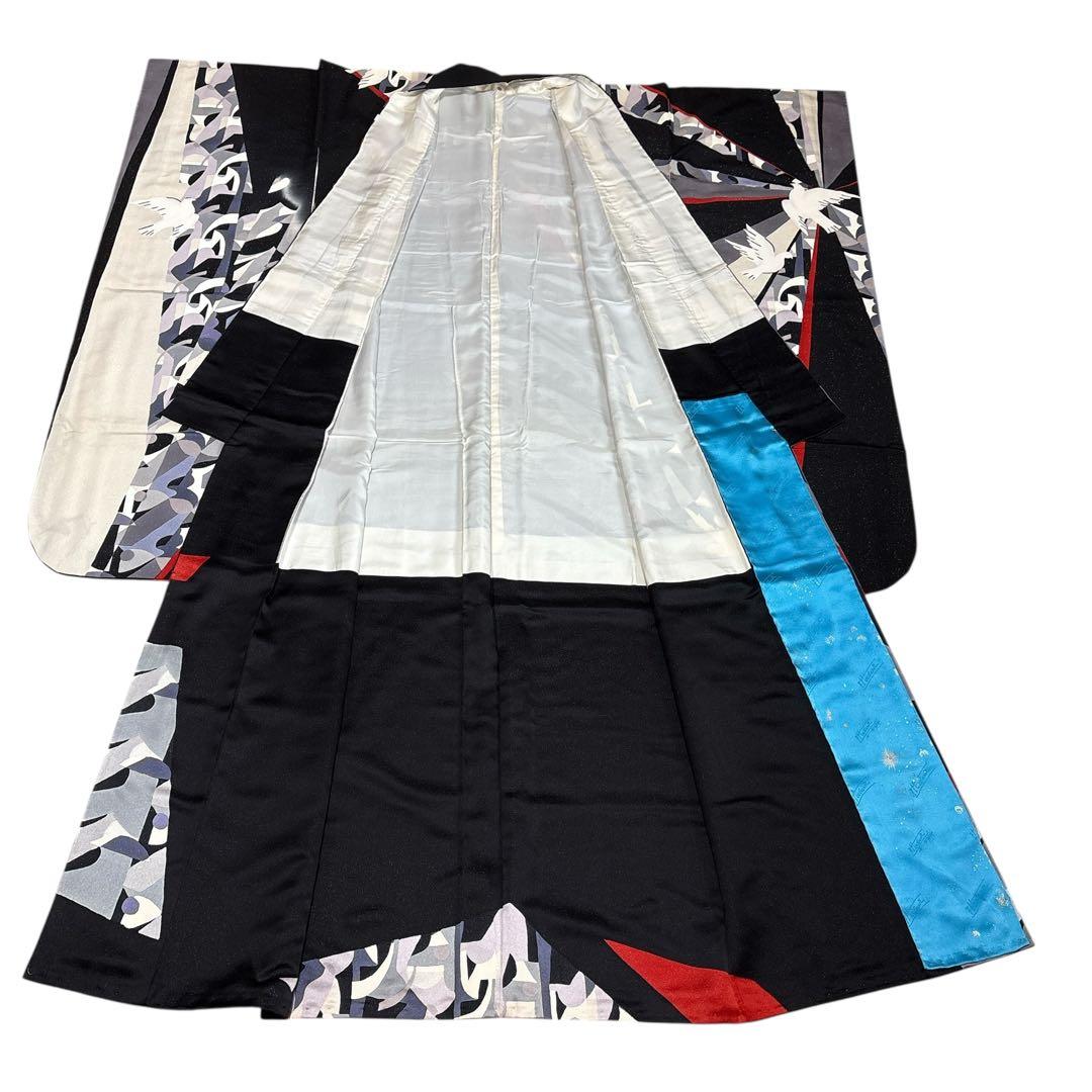 (う27) 銀河に舞う白鳩 ✦ 赤黒白グレーのモダンな幾何学模様振袖⑤点セット