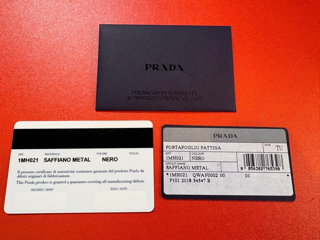 PRADA ブラックレザー 三つ折り財布　ミニウォレット