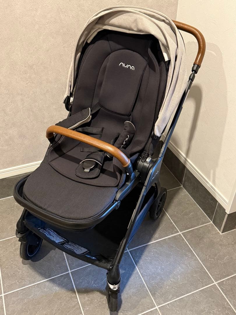（Riii）【美品】nuna ベビーカー triv