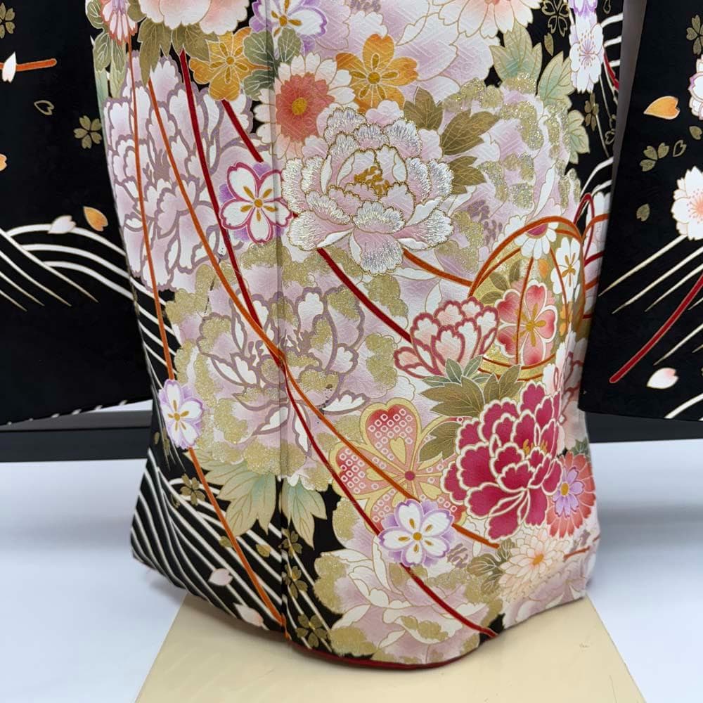 振袖 正絹 黒 古典花柄 裄68.3㎝ 成人式 中古 c-79