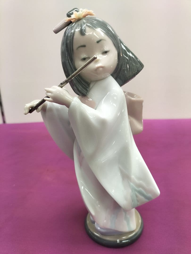 リヤドロ　陶器人形「フルートを吹く着物姿の少女」スペイン　難有り