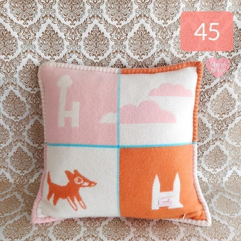 ❤未使用品❤エルメス クッション45 ピンクｘオレンジｘホワイト お洒落で温か