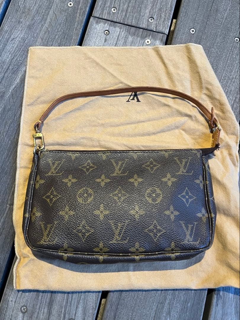【LOUIS VUITTON】モノグラム　ポシェットアクセソワール