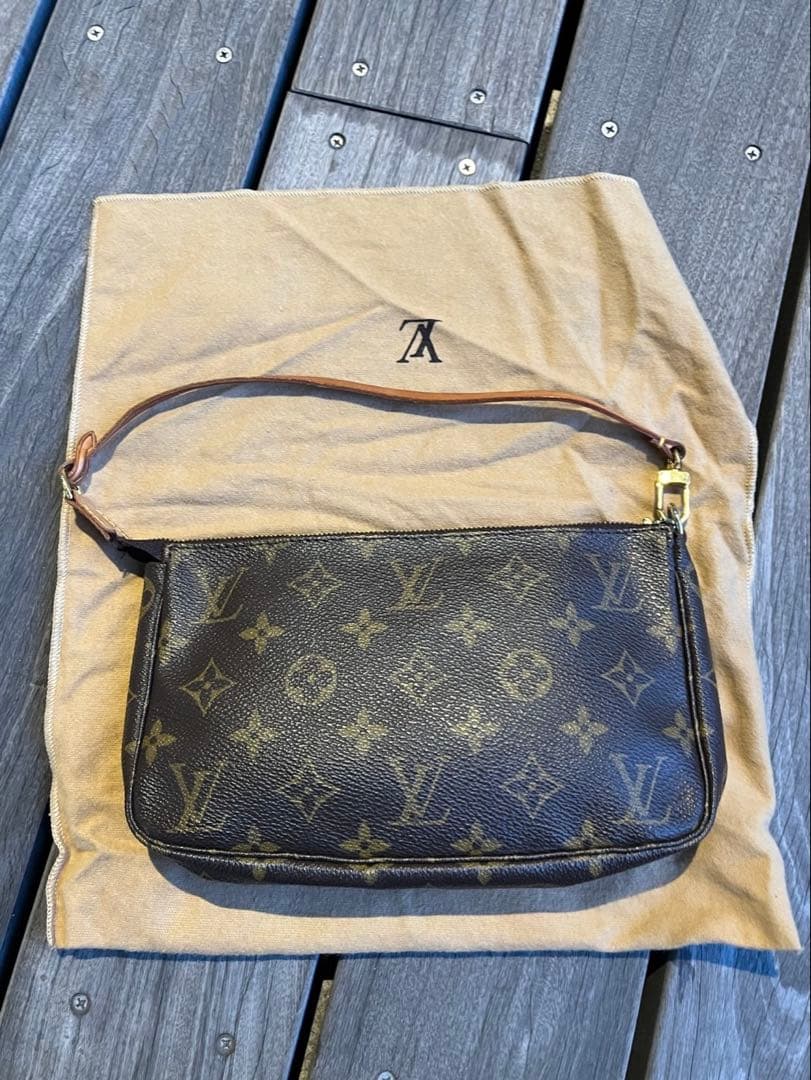 【LOUIS VUITTON】モノグラム　ポシェットアクセソワール