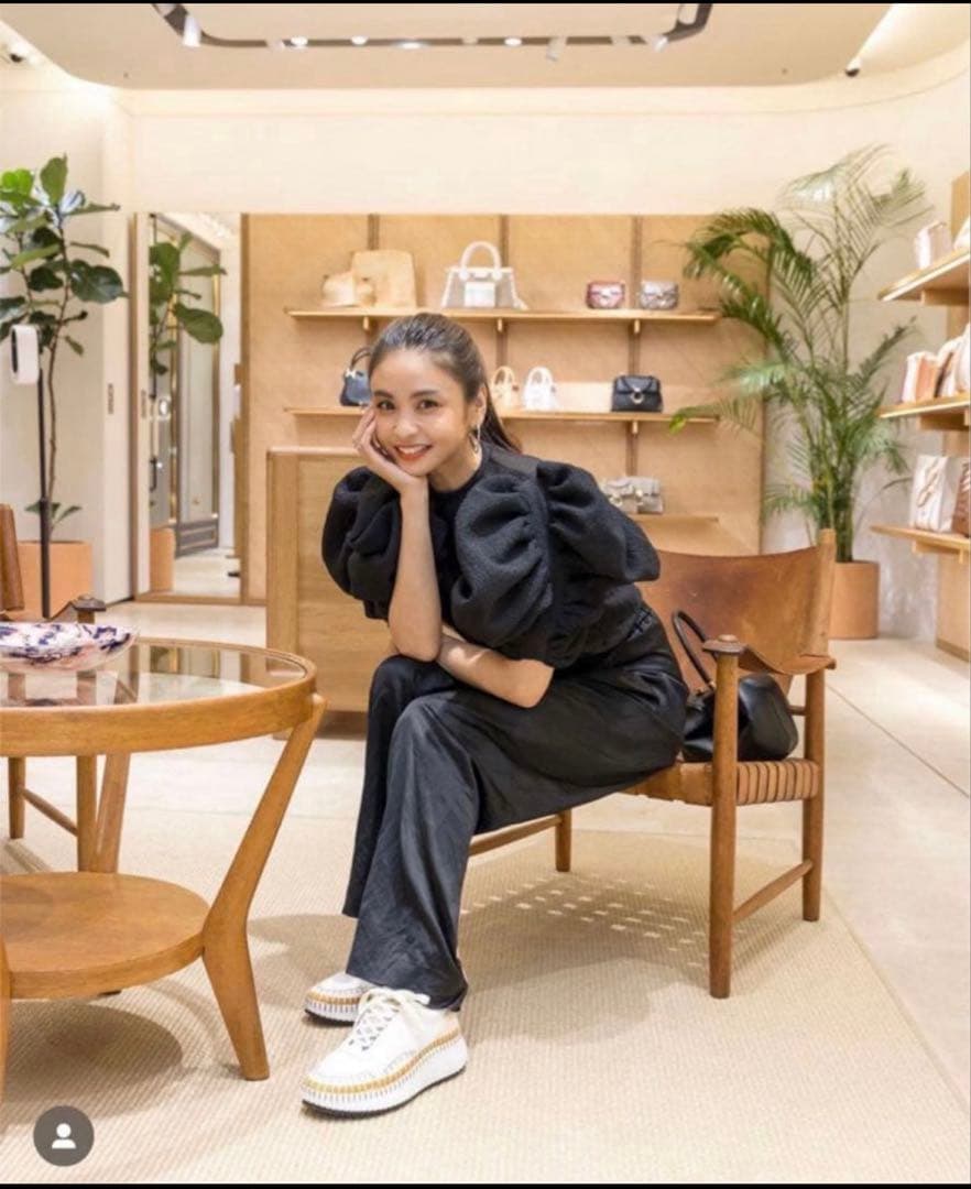 LUDLOW ブラック パフスリーブ トップス