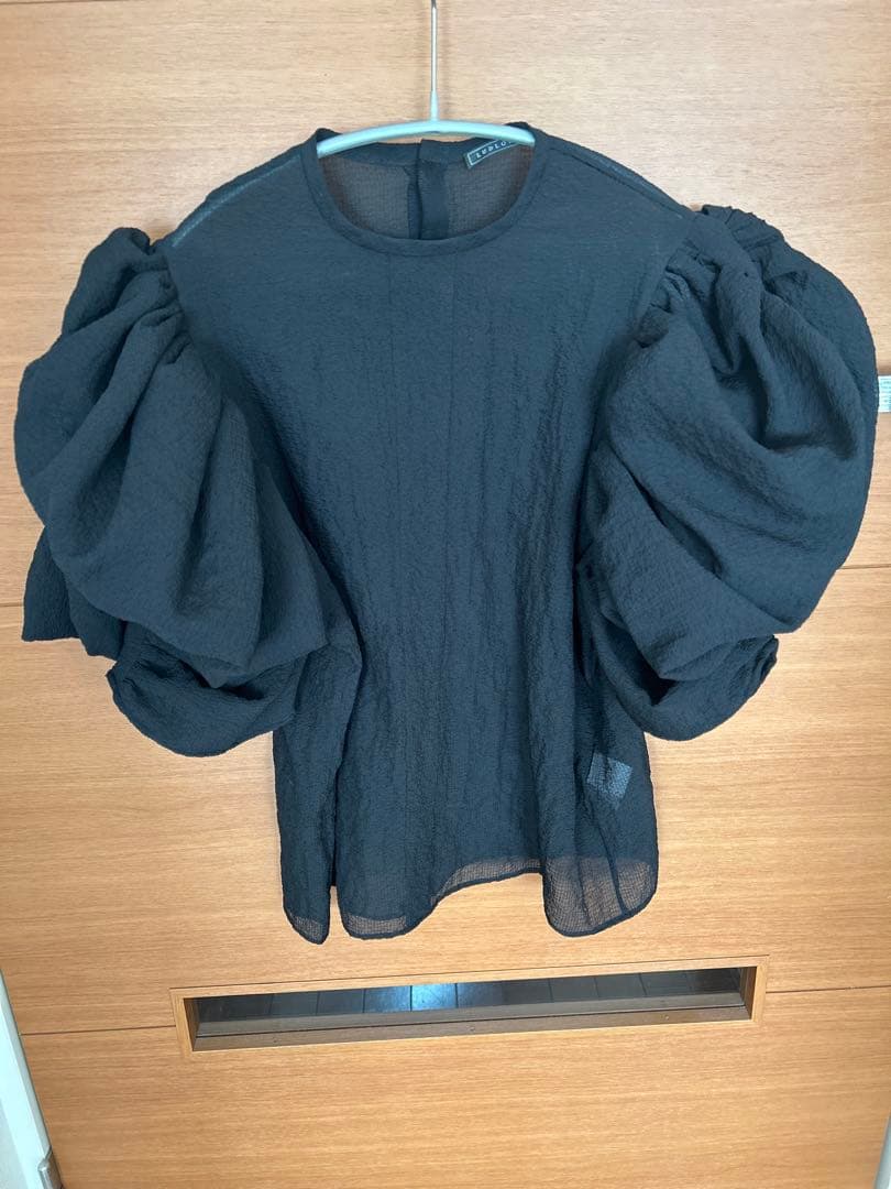 LUDLOW ブラック パフスリーブ トップス