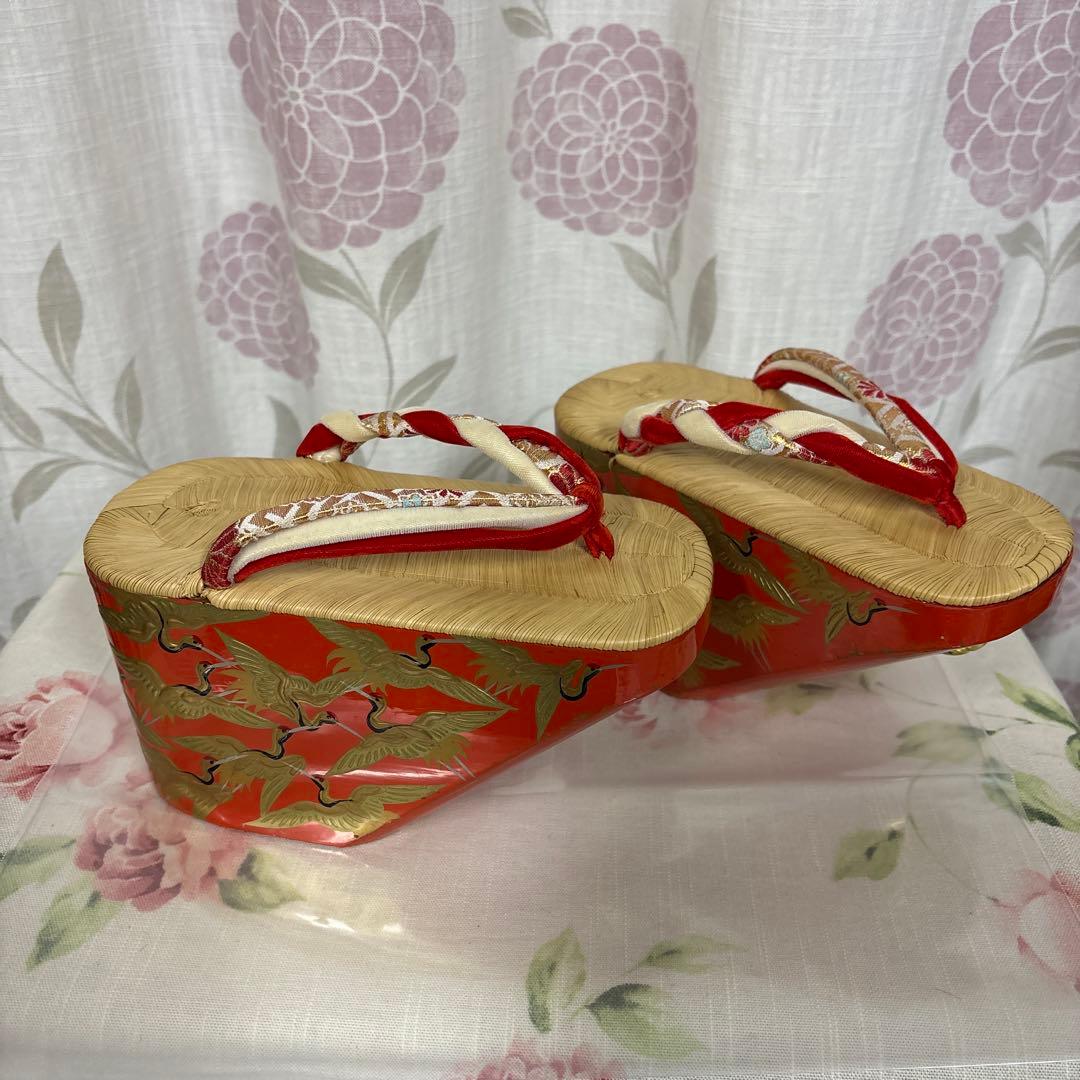 赤い鶴模様の木製　こっぽり