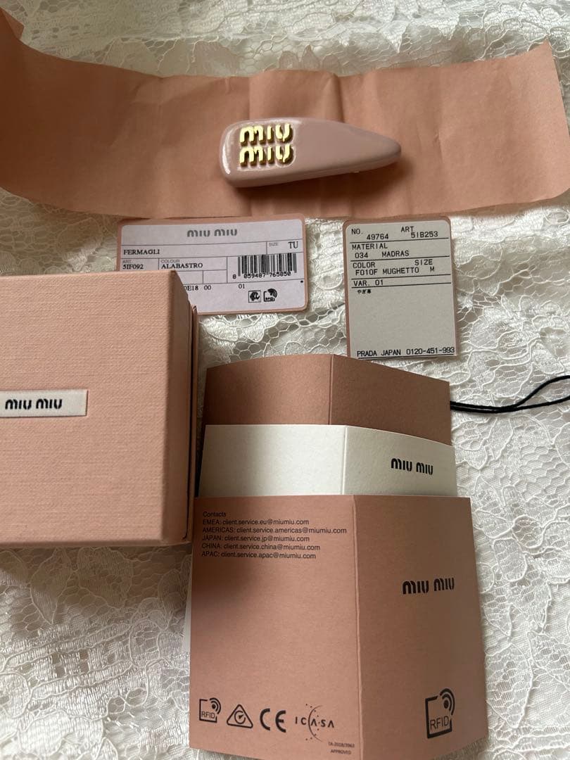 miu miu パテントレザー ヘアクリップ　極美品