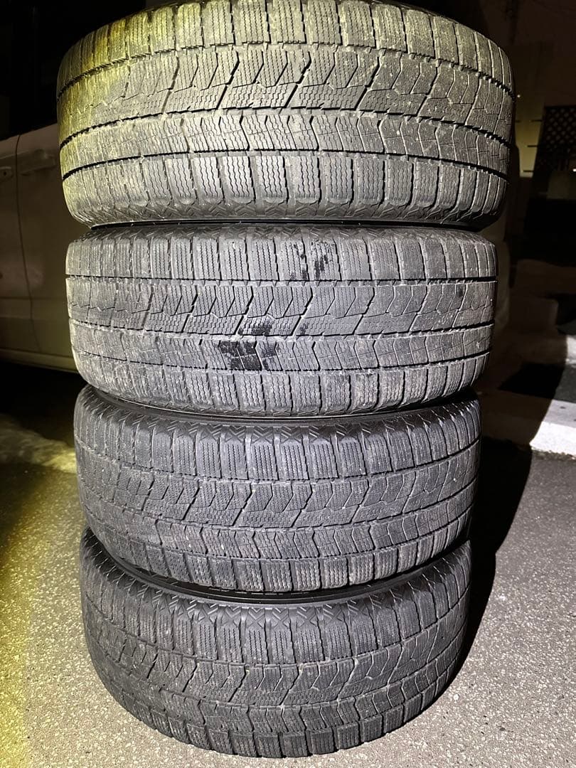 送料込み！アルミ付き17インチスタッドレス　215/55R17 23年40週製造