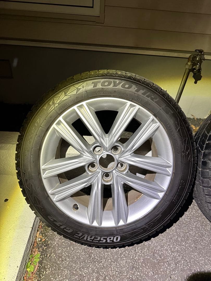 送料込み！アルミ付き17インチスタッドレス　215/55R17 23年40週製造