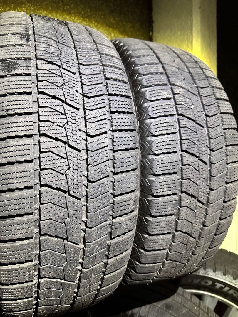 送料込み！アルミ付き17インチスタッドレス　215/55R17 23年40週製造
