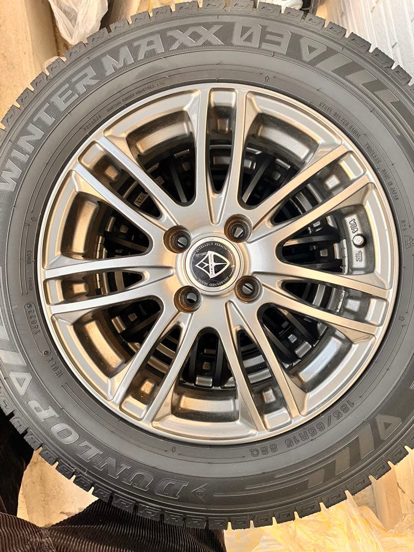 #01【バリ溝有り】ダンロップ　スタッドレスタイヤ4本セット　WM03