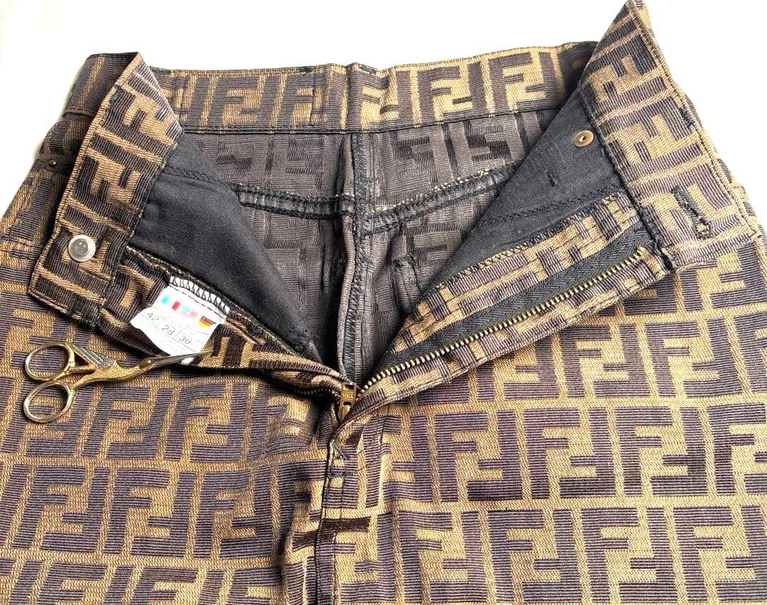 Fendiフェンディ　ズッカ柄（FFロゴパターン）タイトスカート
