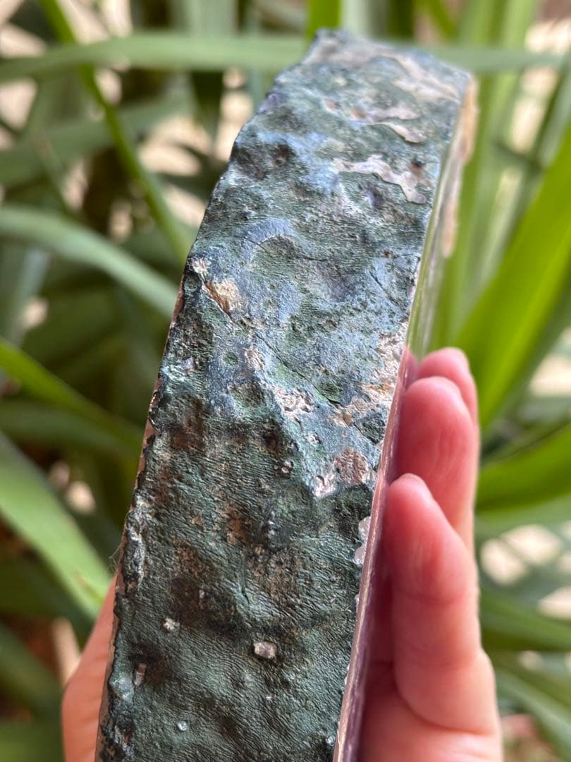 ウルグアイ産　極太ラベンダーアメジストスライス　1185g 台座付き　ワイルド