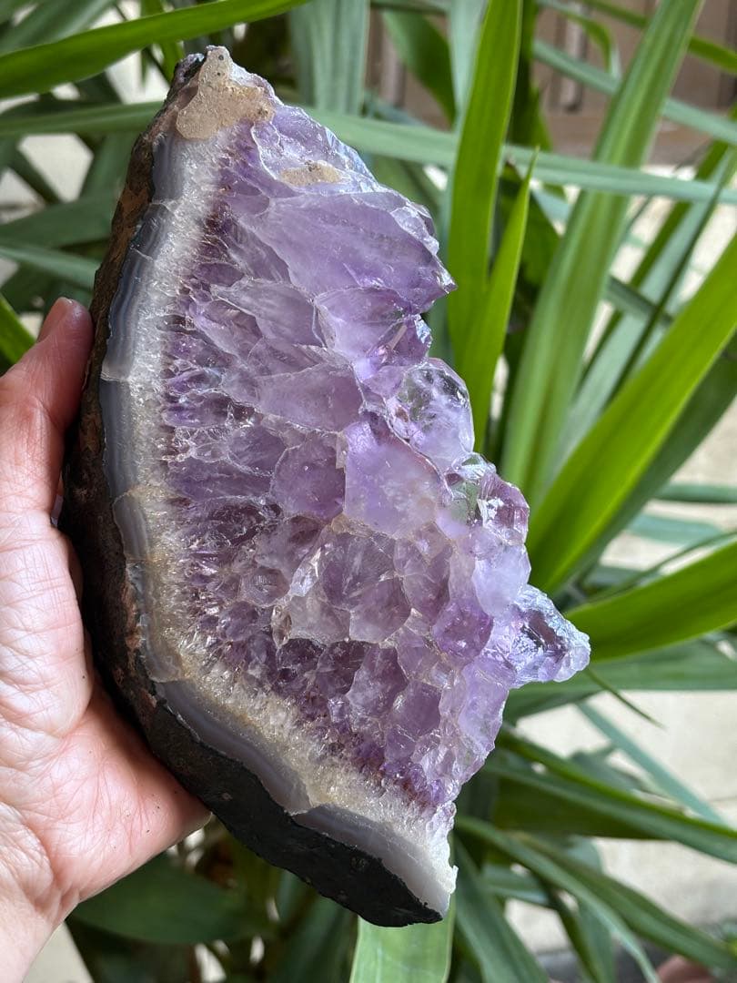 ウルグアイ産　極太ラベンダーアメジストスライス　1185g 台座付き　ワイルド