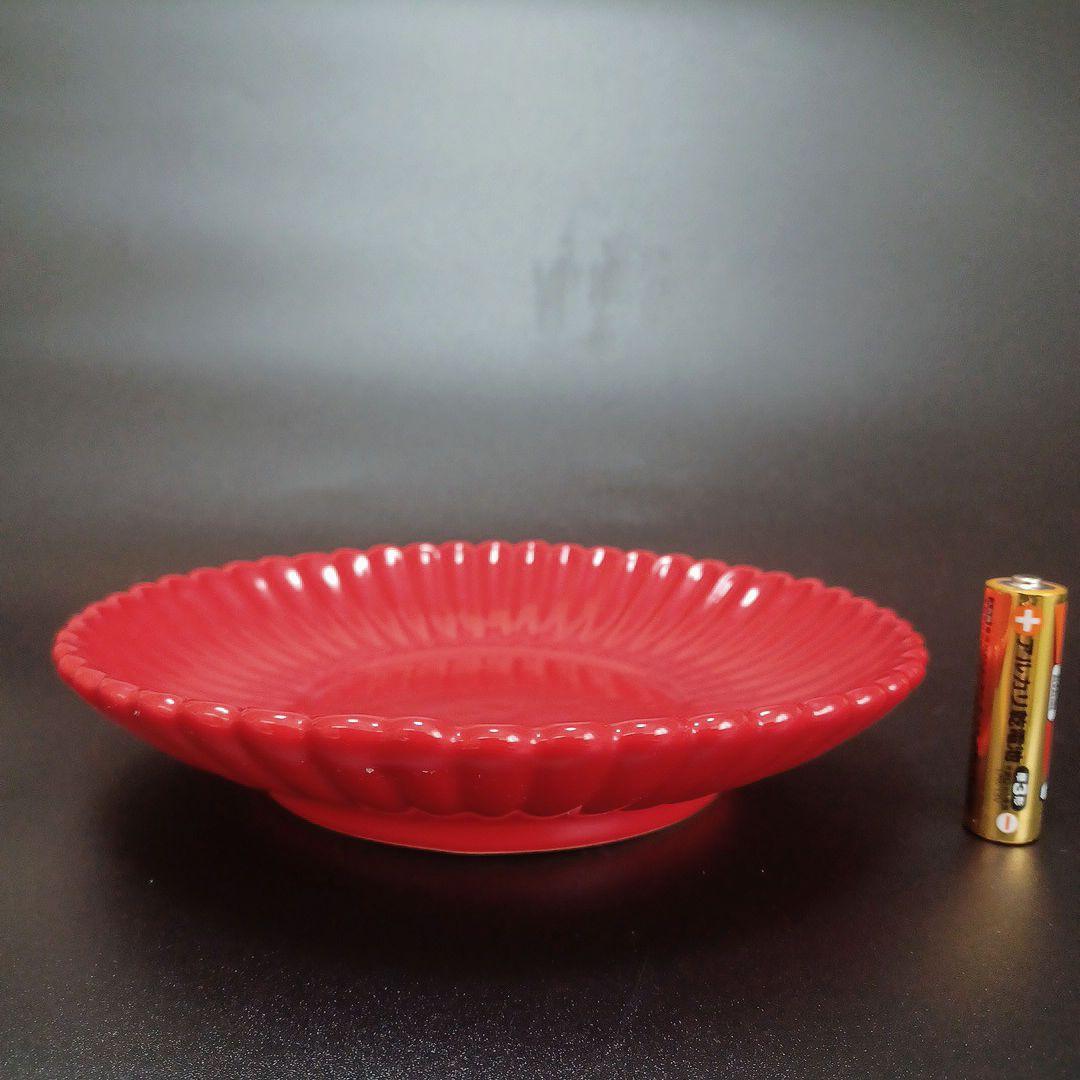 紅釉菊口皿