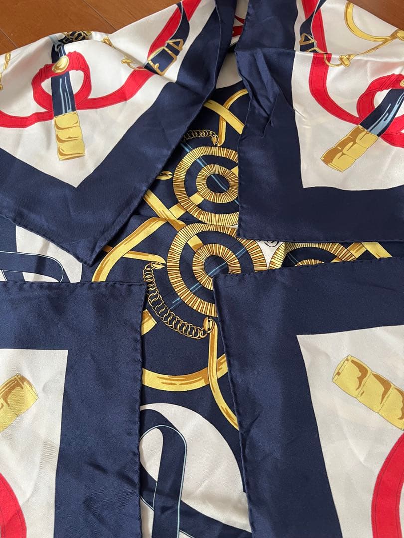 今日だけ最終値下げ　エルメス HERMES シルクスカーフ カレ90 黄金の拍車