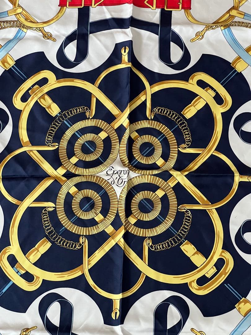 今日だけ最終値下げ　エルメス HERMES シルクスカーフ カレ90 黄金の拍車