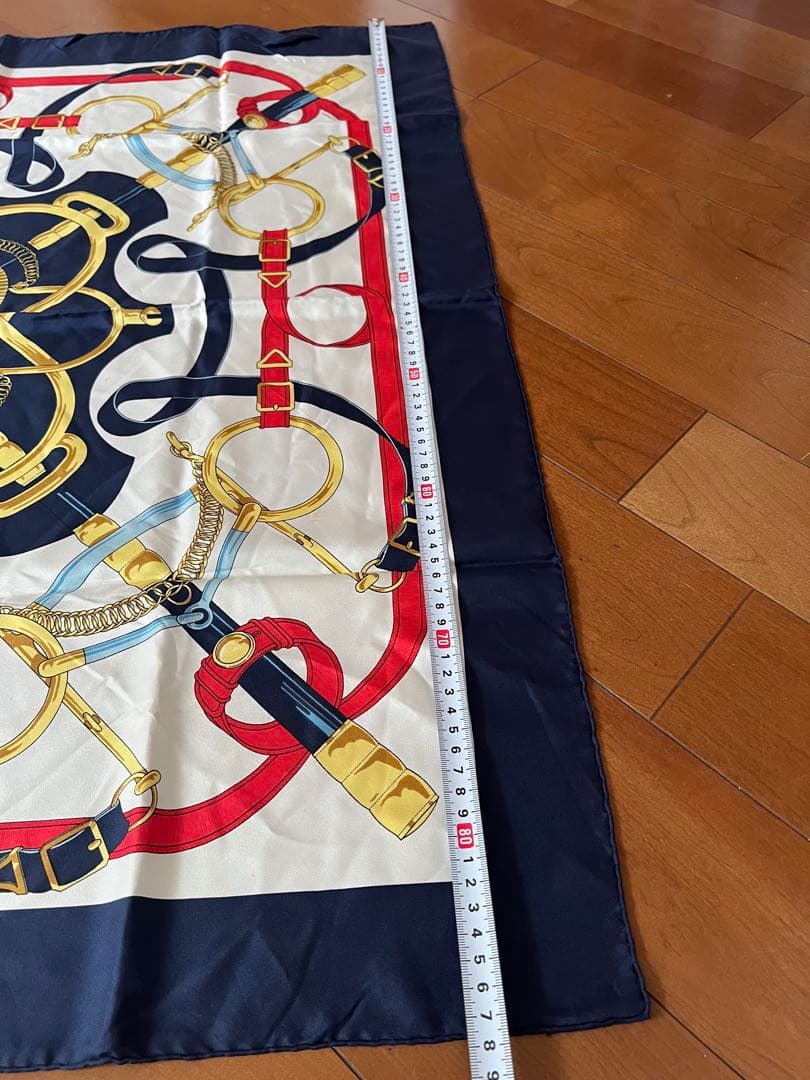 今日だけ最終値下げ　エルメス HERMES シルクスカーフ カレ90 黄金の拍車