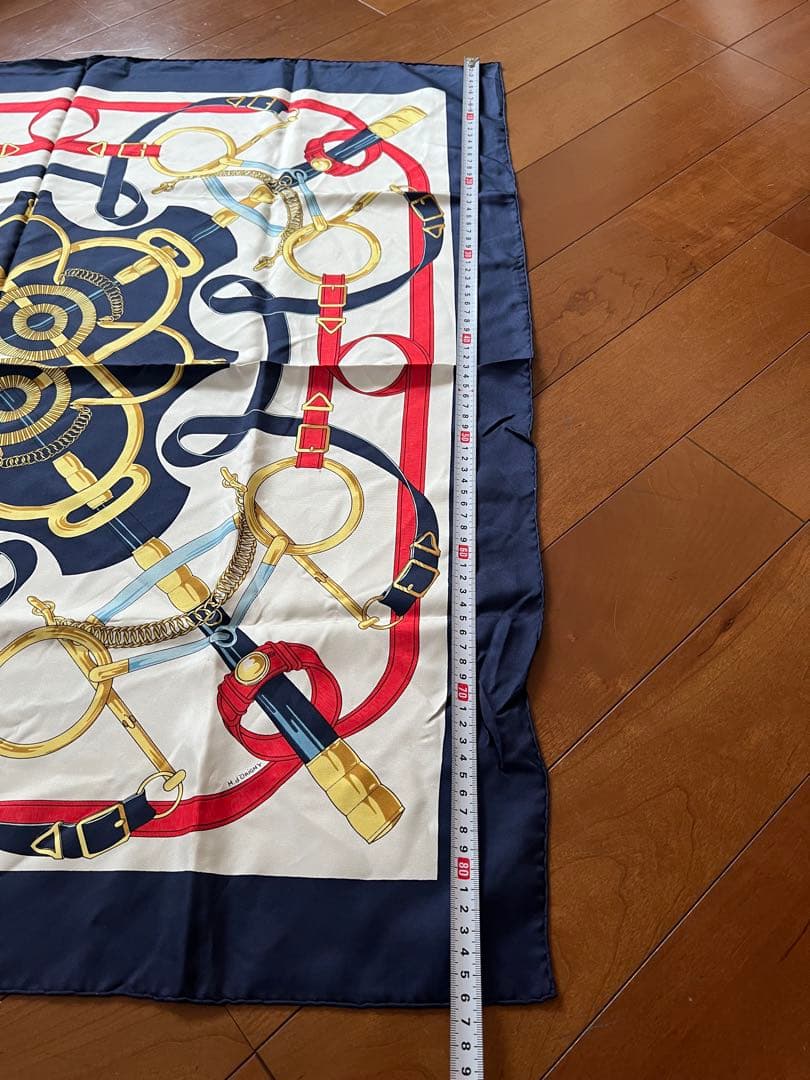 今日だけ最終値下げ　エルメス HERMES シルクスカーフ カレ90 黄金の拍車